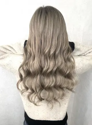 ロング ヘアアレンジ カラー L. OSAKAのヘアスタイル