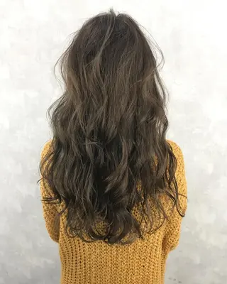 セミロング カラー TOMOYAレイヤー ブリーチ縮毛矯正のヘアスタイル