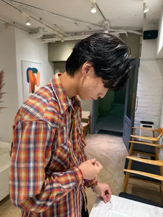 ミディアム パーマ メンズ センターパート 田形清流のヘアスタイル