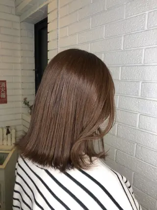 ミディアム 艶カラー🩵💛 NANAのヘアスタイル