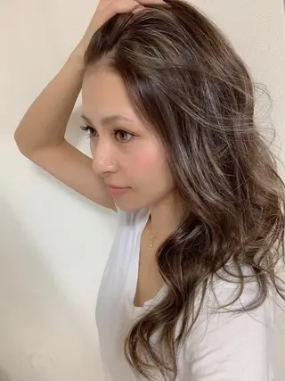 セミロング カラー 西口徒歩20秒 寒色 カラーミディアムヘアのヘアスタイル