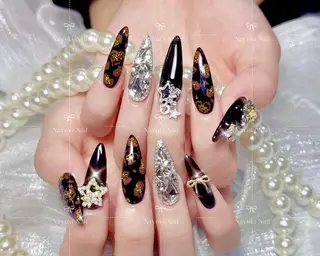 ネイル 🦋 Queenieのネイルデザイン