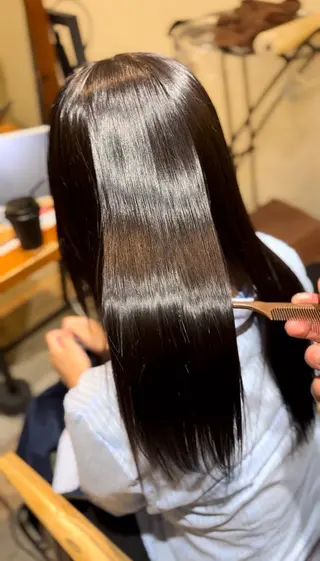 セミロング 髪質改善美髪カラー 清水天空のヘアスタイル