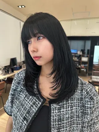 セミロング レイヤー/顔周り カット/松岡 祥利のヘアスタイル