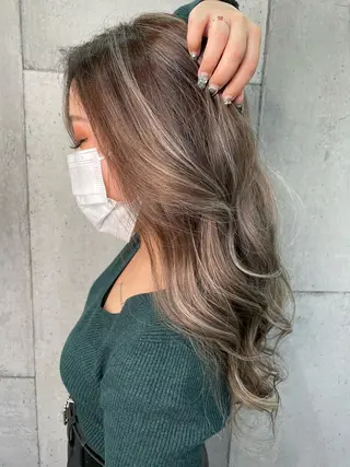 ロング 大内 志穂のヘアスタイル
