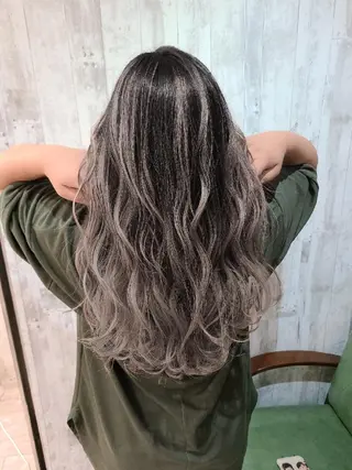 ロング カラー cherie所属・バレイヤージュ/ ハイライト/大内格のヘアスタイル