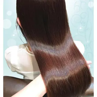 セミロング 岩戸優奈 束感まつげ ピンク/ベージュのヘアスタイル