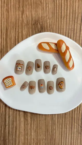 ネイル 🌲🌳🚪iiit o🌲🌳🌲のネイルデザイン