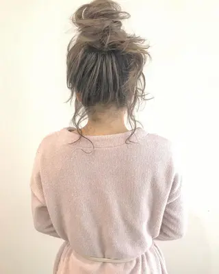 ミディアム ヘアアレンジ Mariana/ 鶴原-ハイライトのヘアスタイル