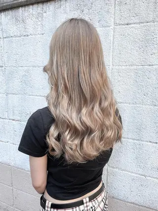 ロング カラー ヘアアレンジ にいた　かづしげのヘアスタイル