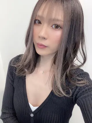 セミロング カラー ヘアアレンジ キッズ 西口徒歩20秒　寒色 カラーミディアムヘアのヘアスタイル