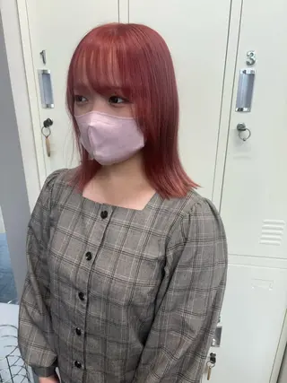 ミディアム カラー 渡 汐音のヘアスタイル