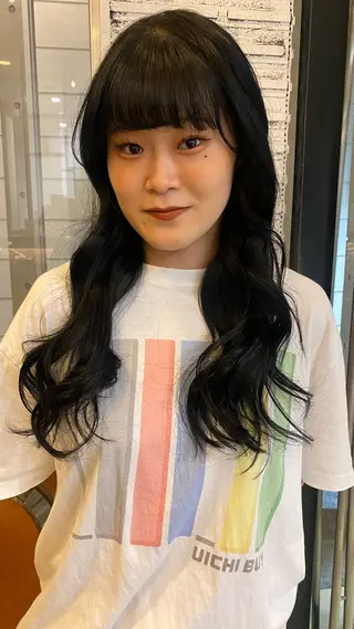 ロング カラー 磯谷 朋のヘアスタイル