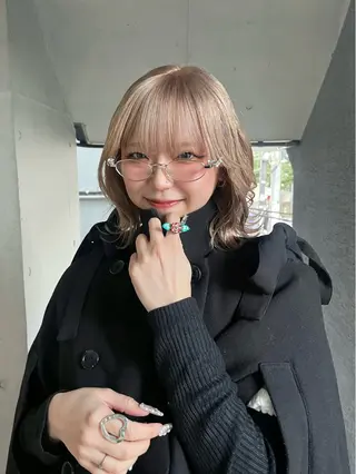 ミディアム カラー ミルクティーベージュ ブリーチ🖤サヤカのヘアスタイル