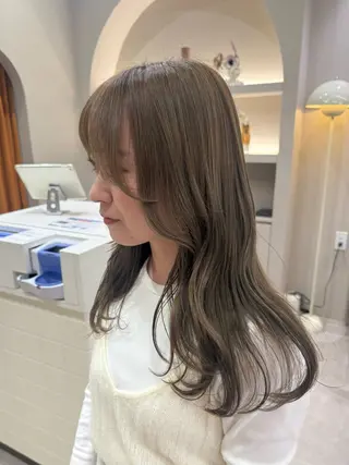 ロング カラー MIYU 原宿 透明感カラーのヘアスタイル