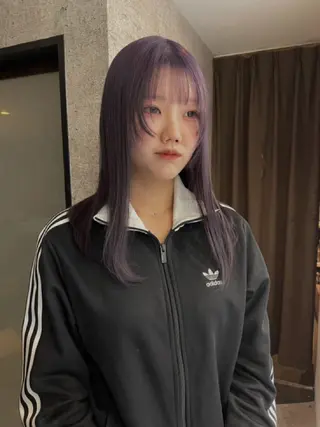 ミディアム GEM YURI ハイトーンカラーのヘアスタイル