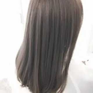 ミディアム カラー attrait アトレのヘアスタイル