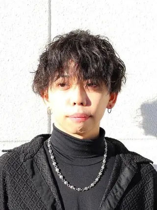 ミディアム 倉林隆一🐈 ダブルカラー/艶髪のヘアスタイル