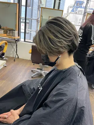 ショート カラー ヒカ/外国人風 デザインカラーのヘアスタイル