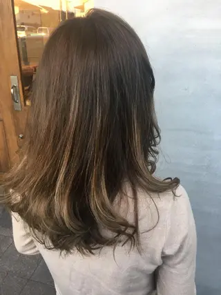 セミロング カラー ture by gladのヘアスタイル