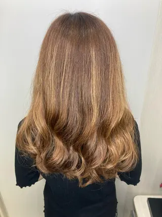 ロング 🌈割れない顔周り 中村隆寛のヘアスタイル