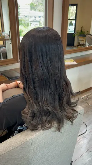 ロング カラー amiehairroom所属・むらたナチュラルパー マ🌀透明感カラーのヘアスタイル