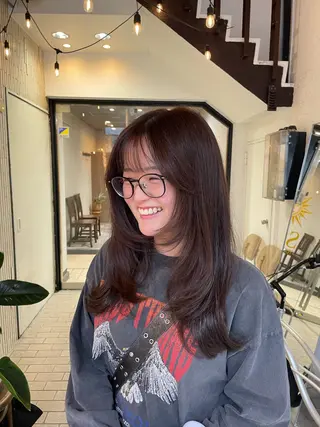 ロング 山本 眞白のヘアスタイル