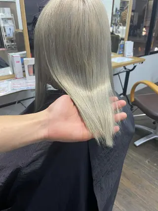 ミディアム カラー ヒカ/外国人風 デザインカラーのヘアスタイル