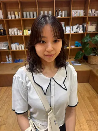 ミディアム パーマ 大橋 芽衣のヘアスタイル