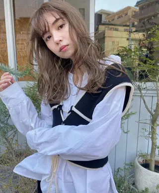 ロング パーマ ハイトーン🦢 Natsumiのヘアスタイル