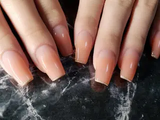 ミディアム ネイル クロキ 。のネイルデザイン