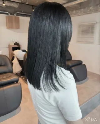 セミロング カラー anri🤍🎀 艶カラーのヘアスタイル