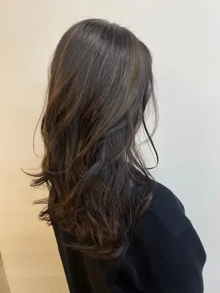 ロング カラー 上田 エミのヘアスタイル