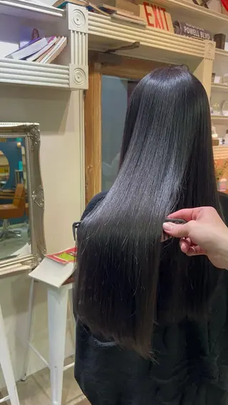 ロング カラー オカベ ショウマのヘアスタイル