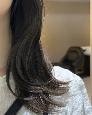 セミロング 大人美人:髪質改善 ✂︎YUGOのヘアスタイル