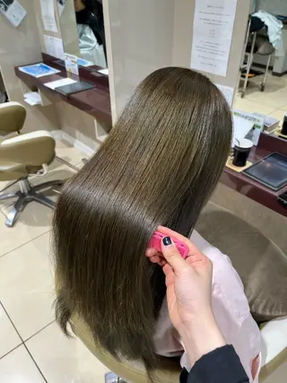 カラー 川本 桃華のヘアスタイル