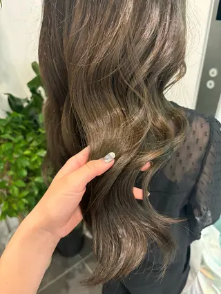 カラー 似合わせレイヤー🪽 グレージュ🪽のあのヘアスタイル