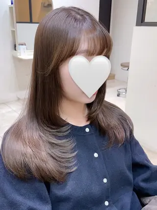 セミロング カラー 村山 茉衣のヘアスタイル