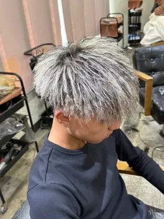ショート カラー パーマ メンズ TWIST windbycielのヘアスタイル