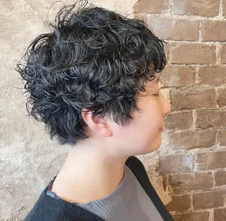 ショート パーマ ブリーチ、パーマ 西部笑のヘアスタイル