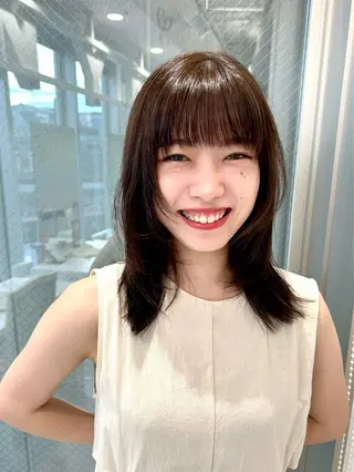 ミディアム 作山 葵のヘアスタイル