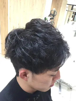 ショート パーマ メンズ 松吉 純平のヘアスタイル