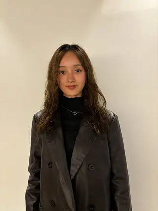 ロング ウシロダ メグミのヘアスタイル