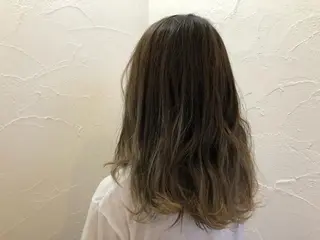 カラー 柴田 日菜子のヘアスタイル