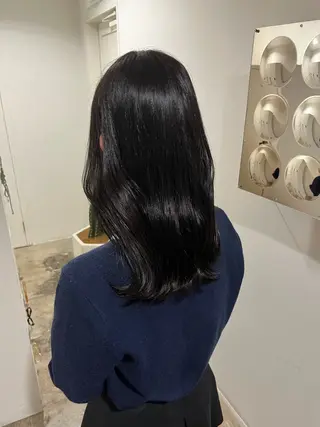 ミディアム 岡田 琉花のヘアスタイル