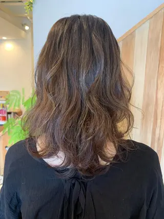 ミディアム カラー 多田 彩香のヘアスタイル