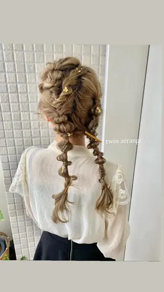 ヘアアレンジ 透けるベージュ/ 艶カラー♡のヘアスタイル