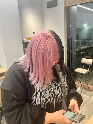 ミディアム カラー SALOWIN柏Suite所属・柏最安値インナー/ イヤリング/岡本智樹のヘアスタイル