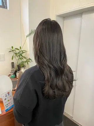 ロング Farbe所属・顔まわりレイヤー 透明感カラー🩵🩵のヘアスタイル