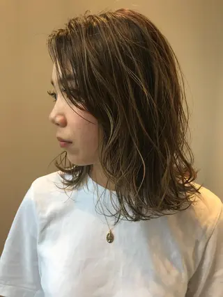 ミディアム Emitas.宮街道店所属・森崎 士/似合わせカラーのヘアスタイル